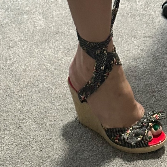 Bettie Page Black and Red Espadrilles with Glamorous Sparkle - Picture 1 of 7
